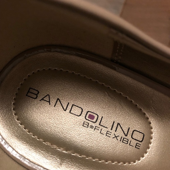 Beautiful pair of Bandolino B-flexible taupe pumps. - Picture 3 of 8